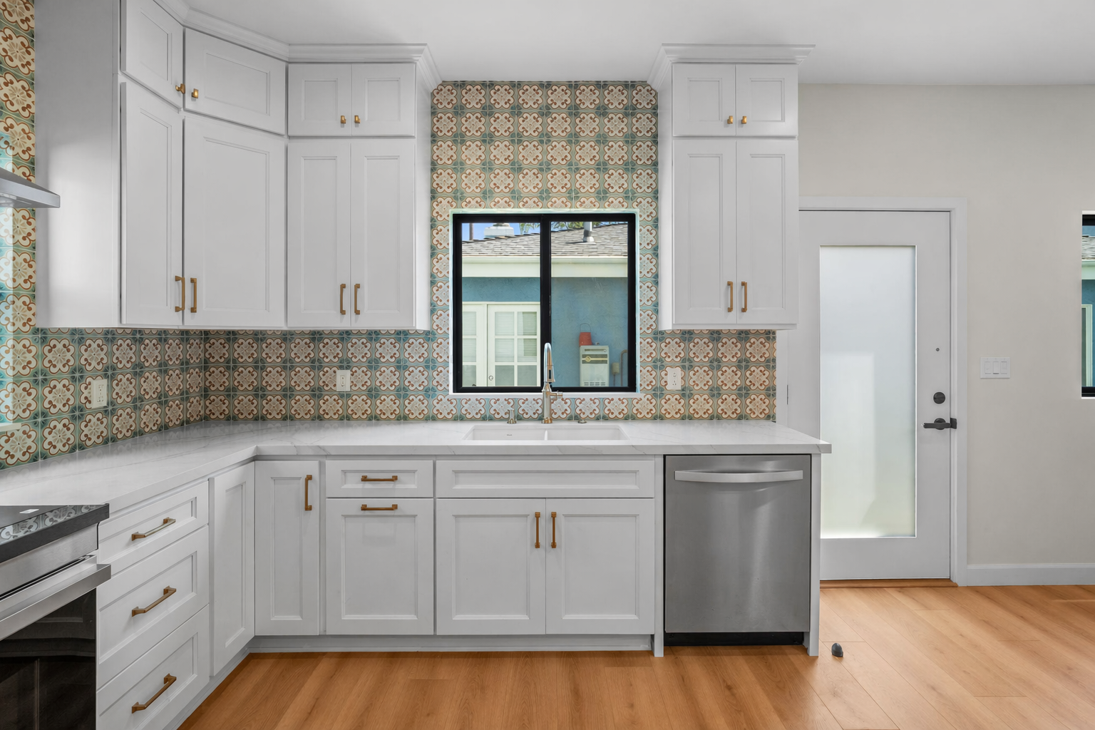 5-web-or-mls-DSC06650 with dishwasher